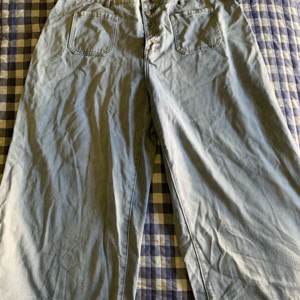 Capris - Picture 2 of 10